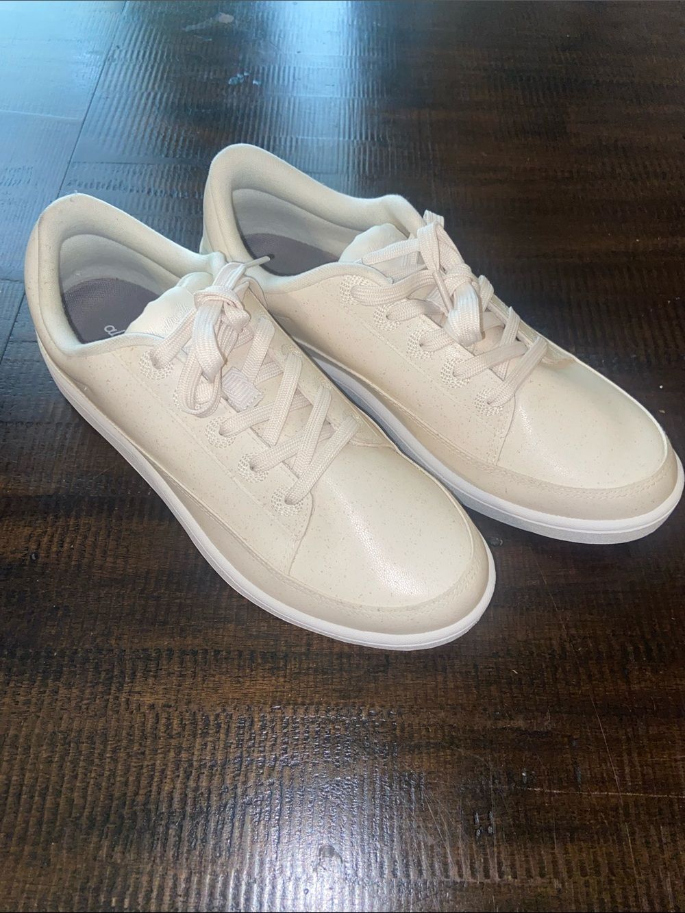 Ladies All Birds pacer Sneaker in Off-White size 9